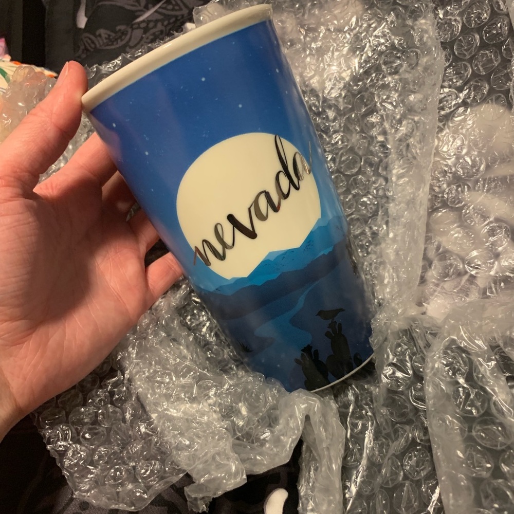 Travel coffee mug